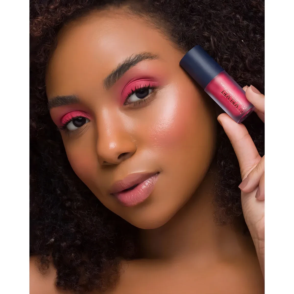 Bt-Velvet-2x1-Bruna-Tavares-Sombra-E-Primer-Cor-Coral6.webp