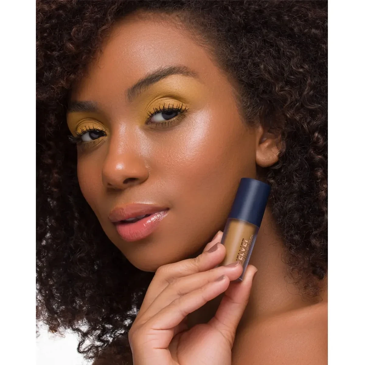 Bt-Velvet-2x1-Bruna-Tavares-Sombra-E-Primer-Cor-Somb-Mustard4.webp