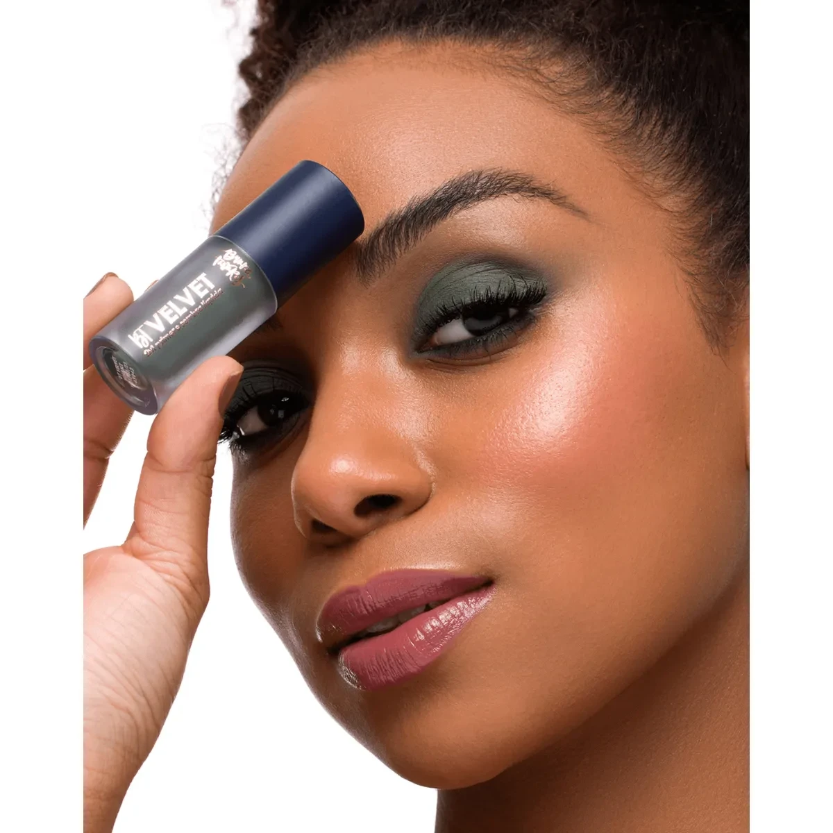 Bt-Velvet-2x1-Primersombra-6ml-Bruna-Tavares-Cor-Khaki4.webp