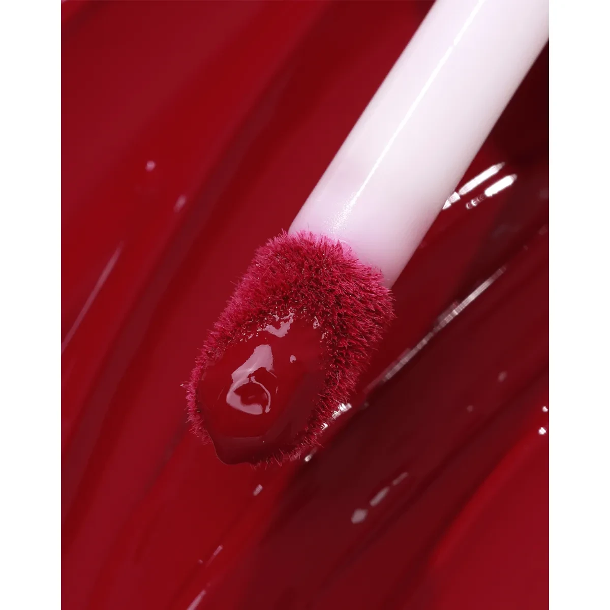 Bt-Velvet-2x1-Sombra-Liquida-Primer-Bruna-Tavares-Cor-Cherry2.webp