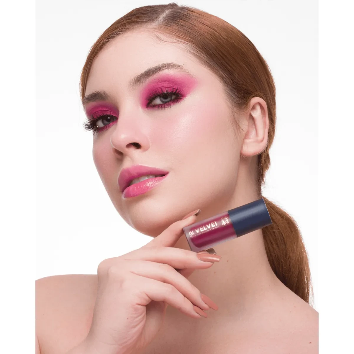 Bt-Velvet-2x1-Sombra-Liquida-Primer-Bruna-Tavares-Cor-Cherry3.webp