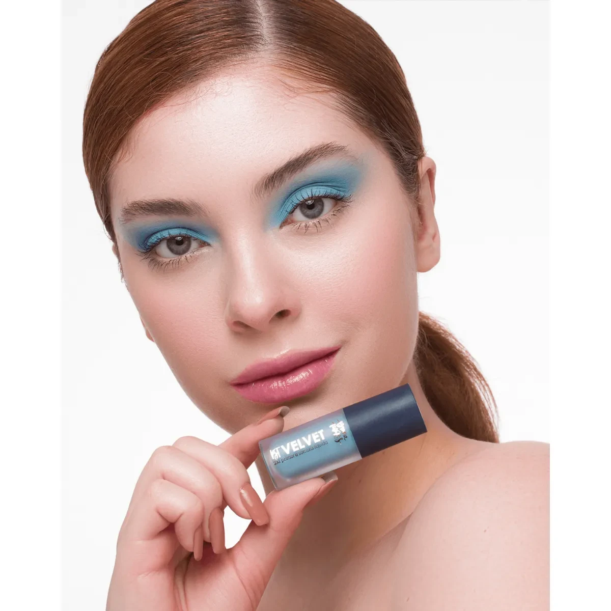 Bt-Velvet-2x1-Sombra-Liquida-Primer-Bruna-Tavares-Cor-Mint-Blue3.webp