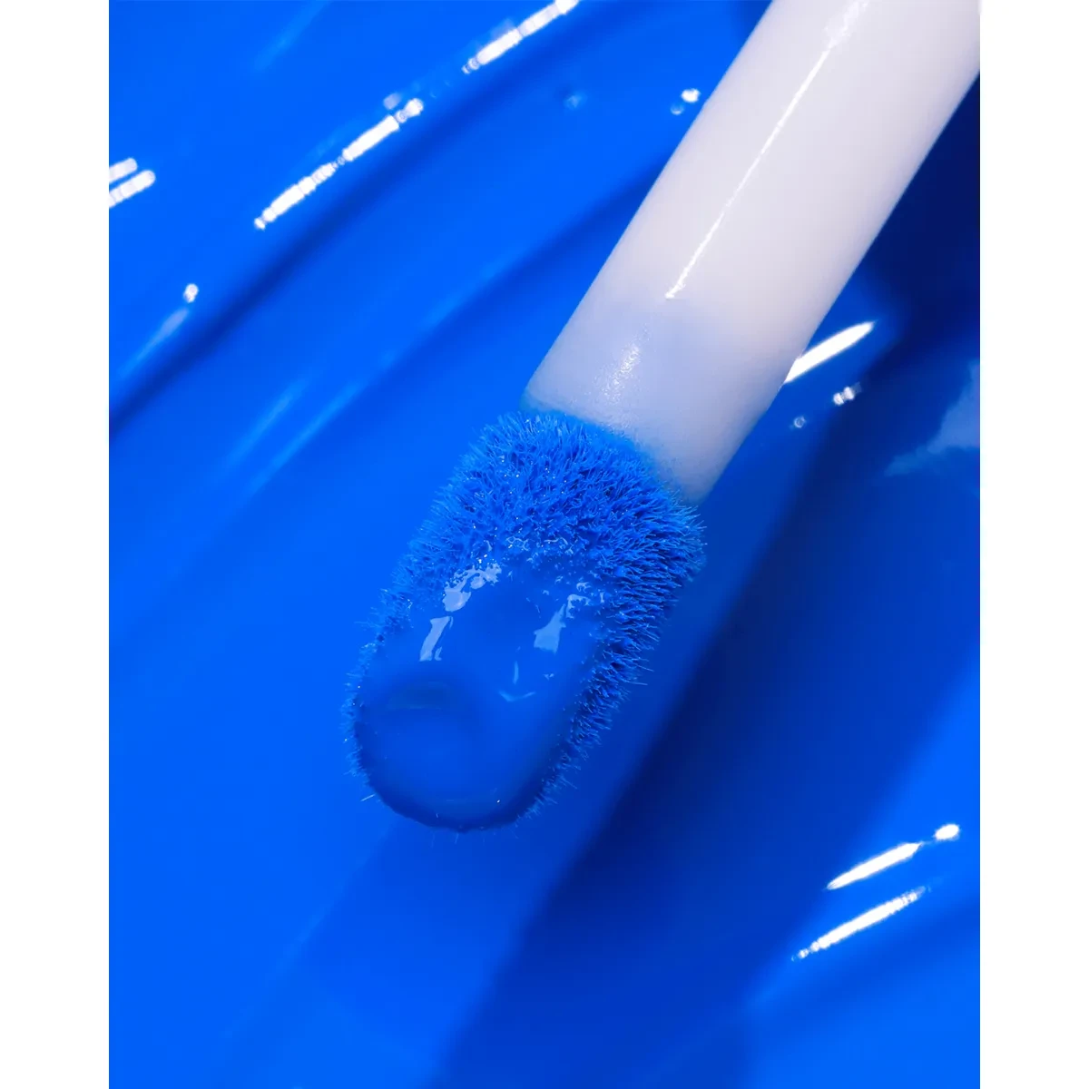 Bt-Velvet-2x1-Sombra-Liquida-Primer-Bruna-Tavares-Cor-Royal2.webp