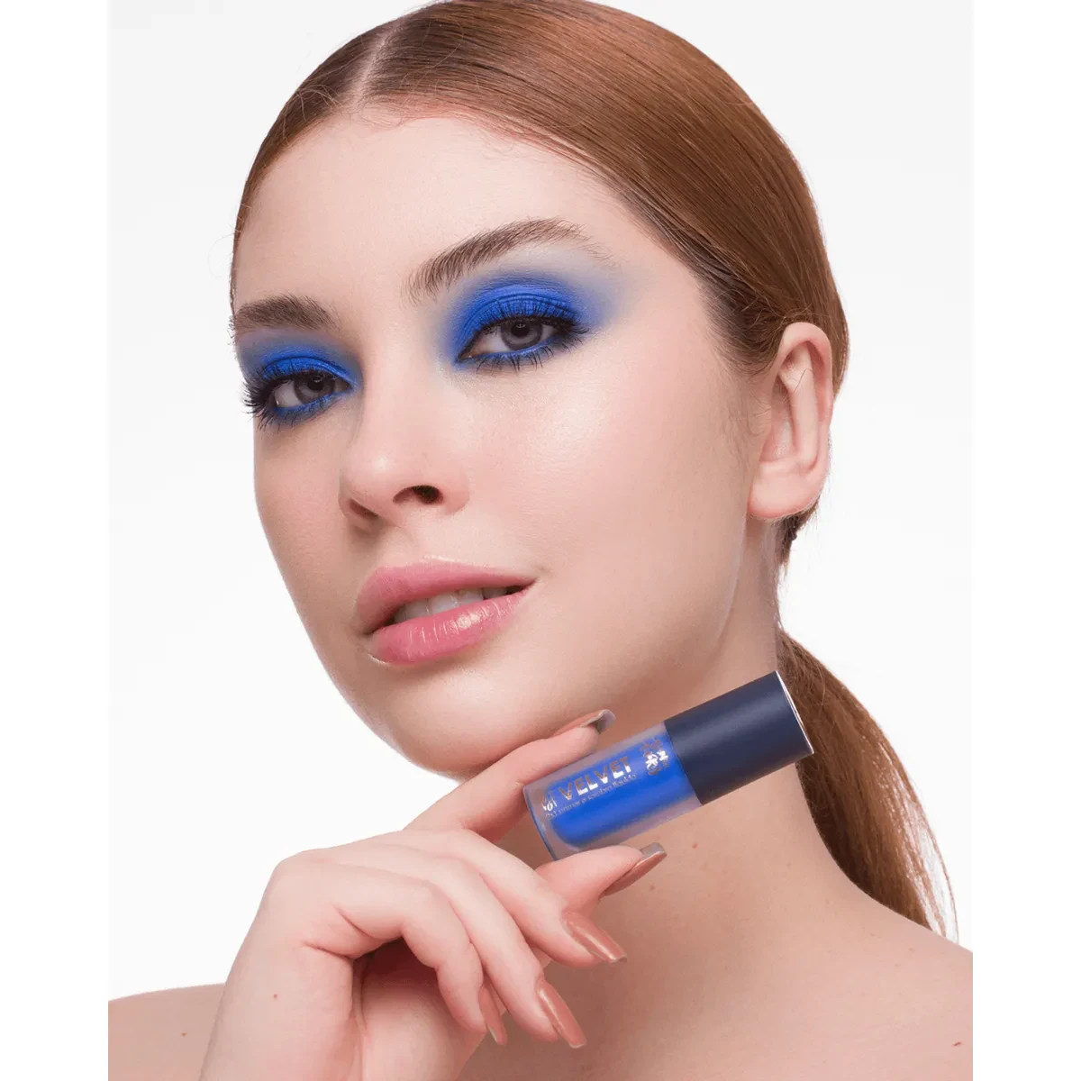 Bt-Velvet-2x1-Sombra-Liquida-Primer-Bruna-Tavares-Cor-Royal3.webp
